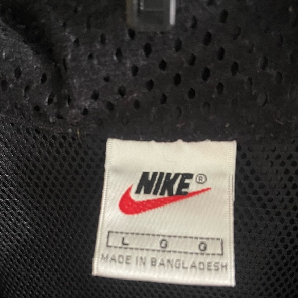 Vintage 90’s Nike Men’s Large Packable Black, White, & Yellow Windbreaker - Picture 4 of 9